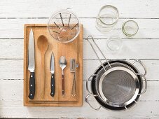 Kitchen utensils for making fruit sauce