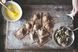 The cooking of chestnut flour ravioli with artichokes, peas and enoki mushrooms