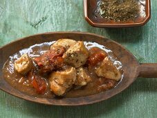 Indian chicken curry with a spicy and fruity sauce