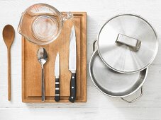 Kitchen utensils for preparing a fish dish
