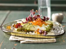 Asiatischer Avocadosalat mit Keta-Kaviar