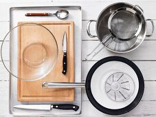 Kitchen utensils for the preparation of spaghetti with red pepper and soft goat's cheese