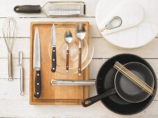 Kitchen utensils for making a salad