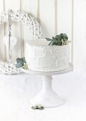 A winter wedding cake