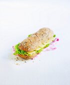 Käse-Sandwich mit Salat