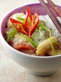 Thai-Curry mit Gemüse auf Reis (Thailand)