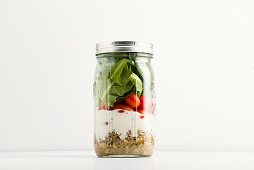 Gemüsesalat in einem Glas