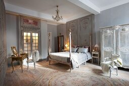 Dressing table in bedroom with sophisticated, feminine ambiance