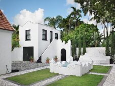 Courtyard with rectangular lawns around artistic pool