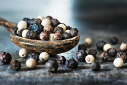 Black and white peppercorns (close-up)
