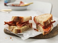 Sandwich with cheese and crispy bacon, cut into two parts