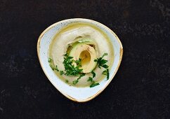 Avocado hummus in a bowl (Lebanon)