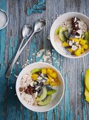 Vanilla and mango muesli with kiwi and poppy seeds