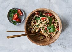 Quinoa and parsley salad with tomatoes