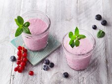 Beetroot smoothies with berries