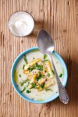 Asparagus cream soup with white asparagus