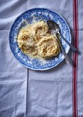 Fettuccini with creamy cheese sauce