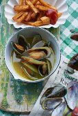 Green lipped mussels in pernot with fries