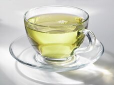 Grüner Tee in einer Glastasse