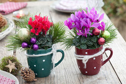 Weihnachtstischdeko auf der Terrasse :