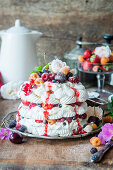 Pavlova mit Beeren