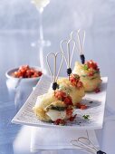 Gebackene Zucchini-Türmchen mit Käse und Kasselerfilet im Knusperteig