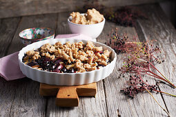 Marzipan crumble with prunes and elderberries