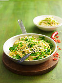 Spaghetti mit Rucola, Chili und Zitrone