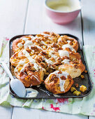 Cinnamon buns with apples buttermilk frosting