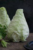 Pointed cabbage with parsley