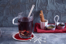 Glögg (mulled wine made with brandy and spices, Scandinavia)