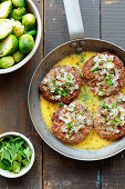 Beef chops in green pepper and shallots sauce