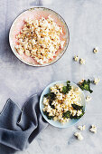 Kokos-Zimt-Popcorn und Chili-Limetten-Popcorn mit Grünkohl