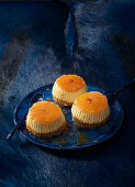 Mini cheesecakes with clementines