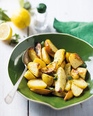 Oven-baked lemon potatoes