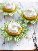 Vanilla cupcakes with vanilla frosting (gluten-free)
