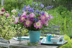 Paeonia 'Bowl of Beauty' ( Pfingstrosen ), Geranium ( Storchschnabel )