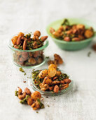 Spicy nut mixture with kale