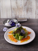 Carpaccio vom Bodenseefisch mit Salat und Dinkelbrot