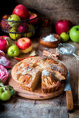 Würziger Apfelkuchen mit Mandelblättchen