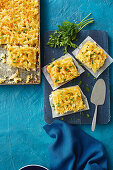 Super-crunchy mac and cheese slice