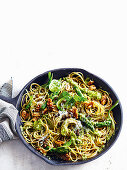 Spaghetti with asparagus and spinach pesto