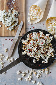 Popcorn with gorgonzola, caramel and red pepper