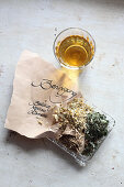 Mix-it-yourself medicinal teas for relaxation (valerian, lemon balm and chamomile)