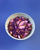 Red cabbage salad with apples