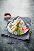 Sushi-Sandwiches mit Ingwer und Wasabi