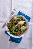Shell pasta with mushrooms and rocket