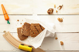 Wholemeal bread with carrots and walnuts