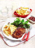 Rindersteak mit Chili Marmelade und Pommes Frites