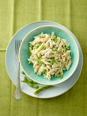 Vollkorn-Penne mit Edamame, Apfel und Curry